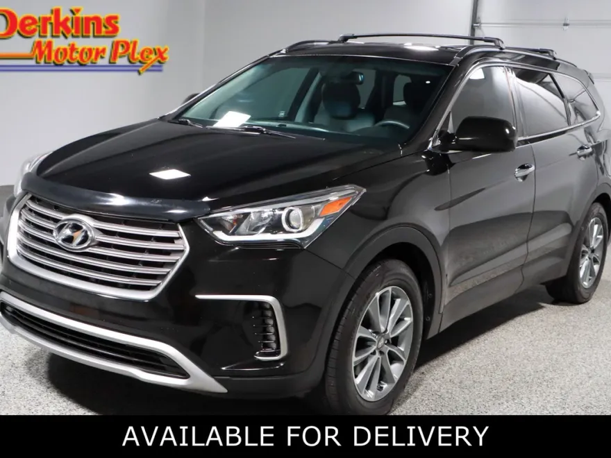 2017 Hyundai Santa Fe SE photo 1