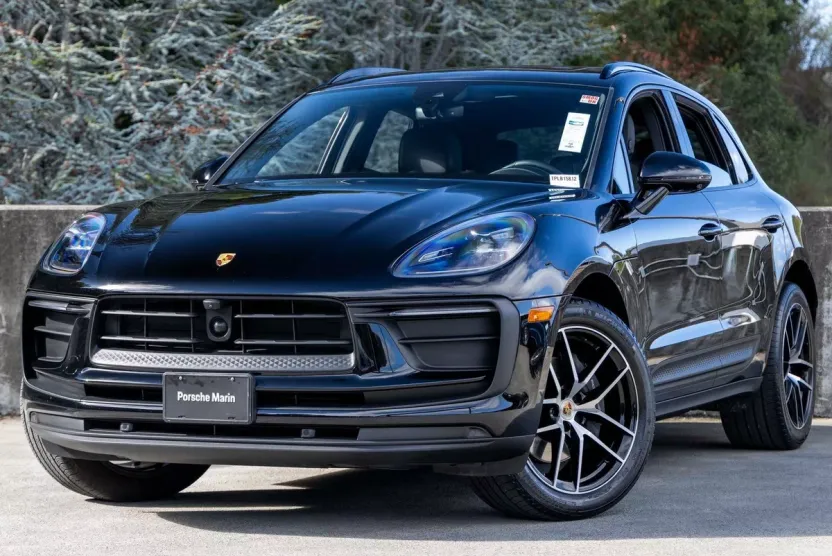 2023 Porsche Macan T photo 1