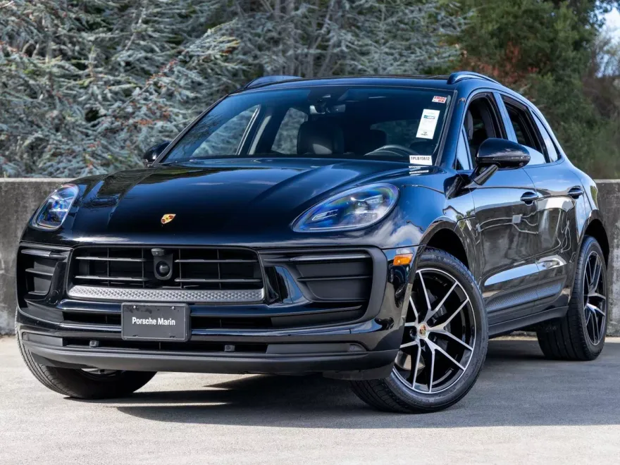 2023 Porsche Macan T photo 1