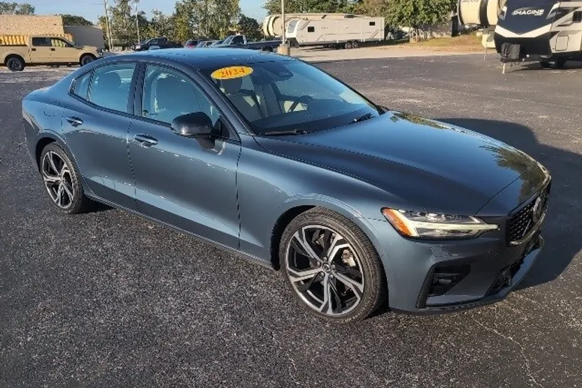 2024 Volvo S60 B5 Plus photo 1