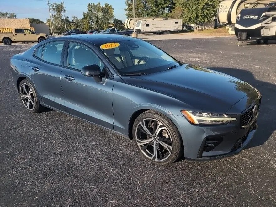 2024 Volvo S60 B5 Plus photo 1