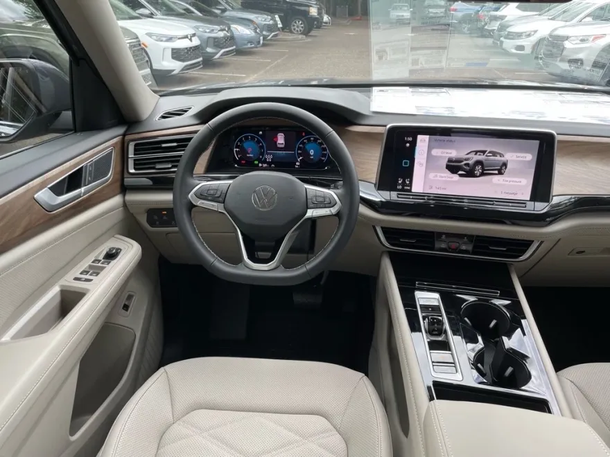 2026 Volkswagen Atlas SE photo 1