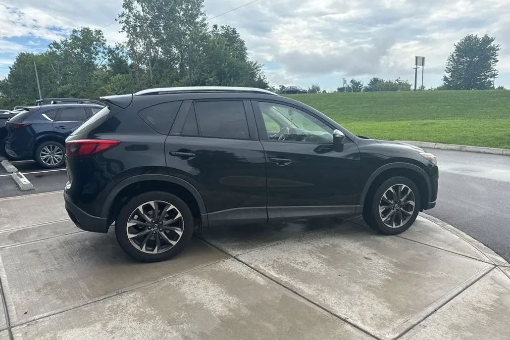 2016 Mazda CX-5 Grand Touring photo 1