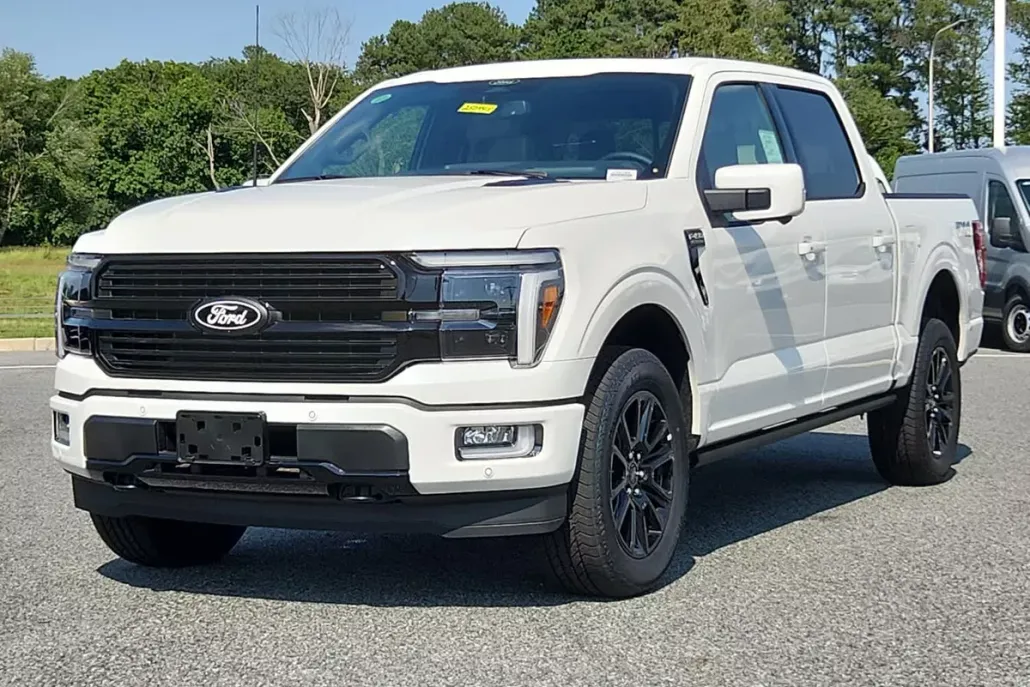 2025 Ford F-150 Platinum photo 1