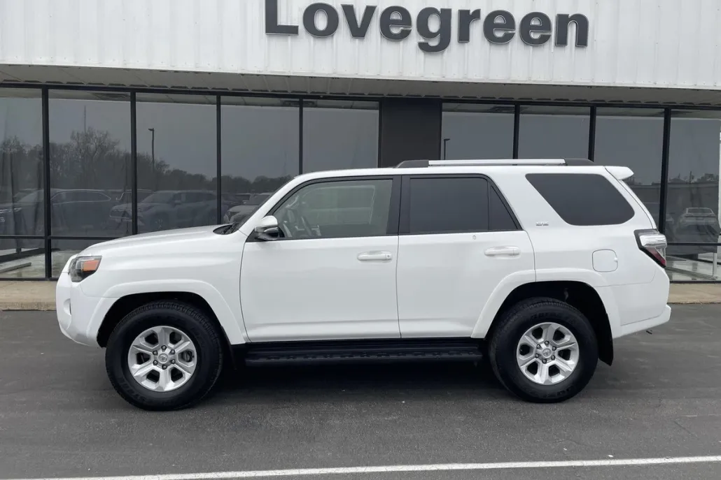 2022 Toyota 4Runner SR5 Premium photo 1