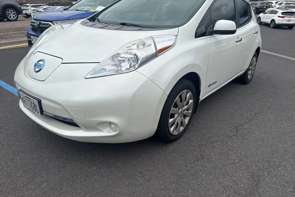 2016 Nissan Leaf S photo 1