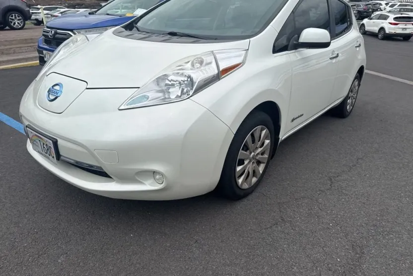 2016 Nissan Leaf S photo 1
