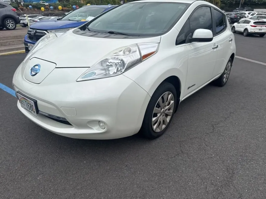 2016 Nissan Leaf S photo 1