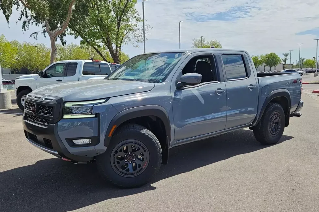 2025 Nissan Frontier PRO-4X photo 1