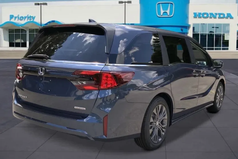 2026 Honda Odyssey Touring photo 1