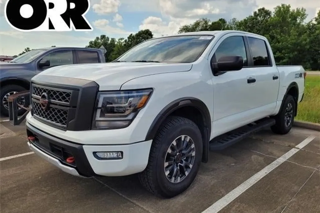 2024 Nissan Titan Crew Cab PRO-4X photo 1