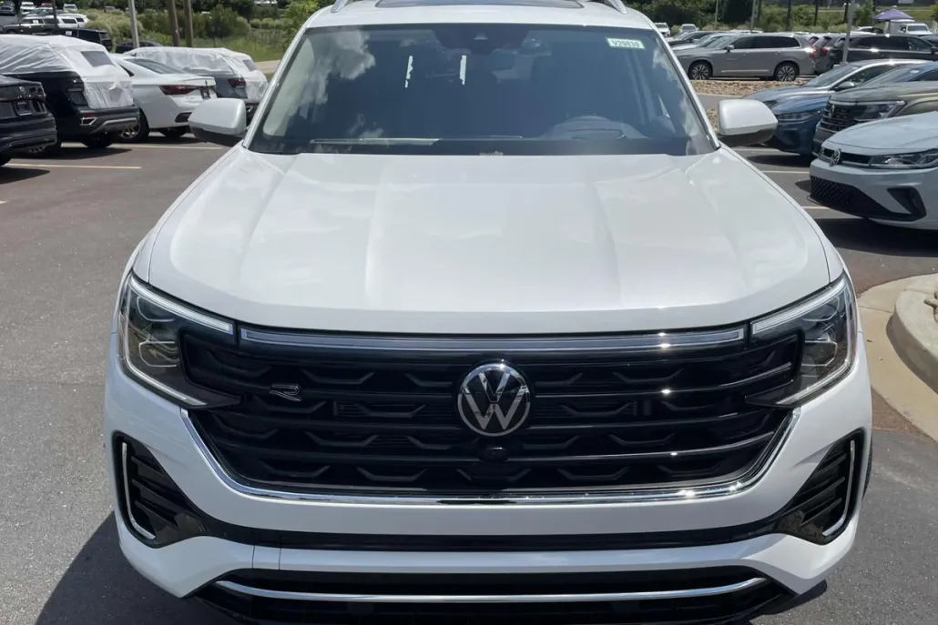 2025 Volkswagen Atlas SEL Premium R-Line photo 1