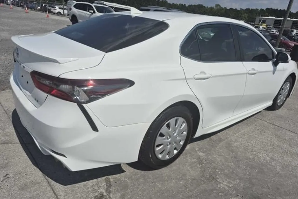2023 Toyota Camry SE photo 1