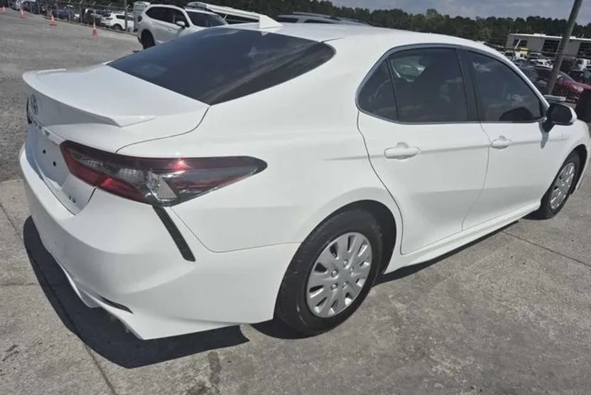 2023 Toyota Camry SE photo 1