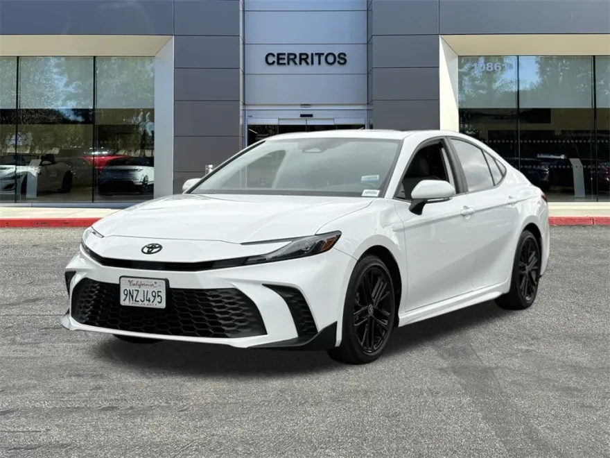 2025 Toyota Camry SE photo 1