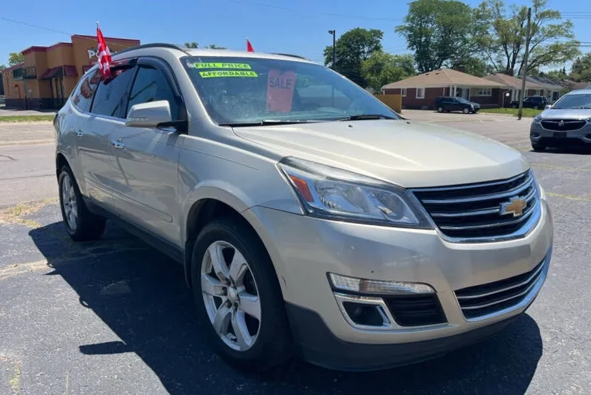 2016 Chevrolet Traverse 1LT photo 1