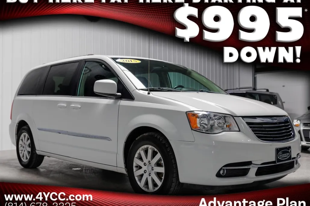 2015 Chrysler Town & Country Touring photo 1