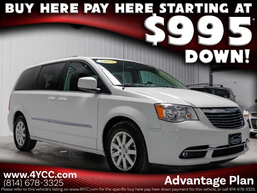 2015 Chrysler Town & Country Touring photo 1