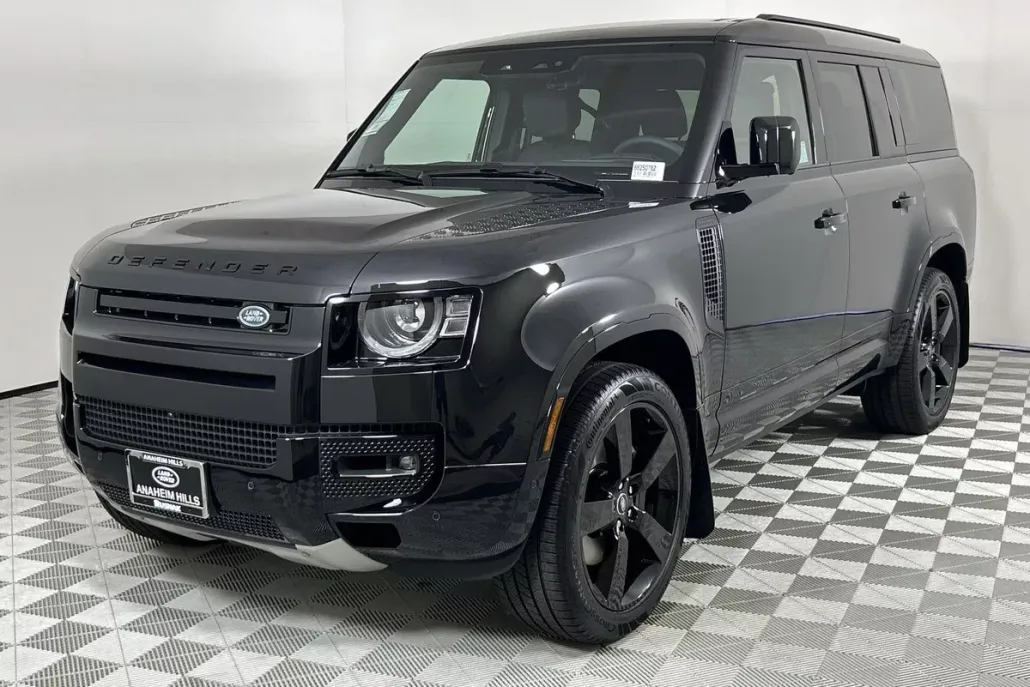 2025 Land Rover Defender 130 X-Dynamic SE photo 1
