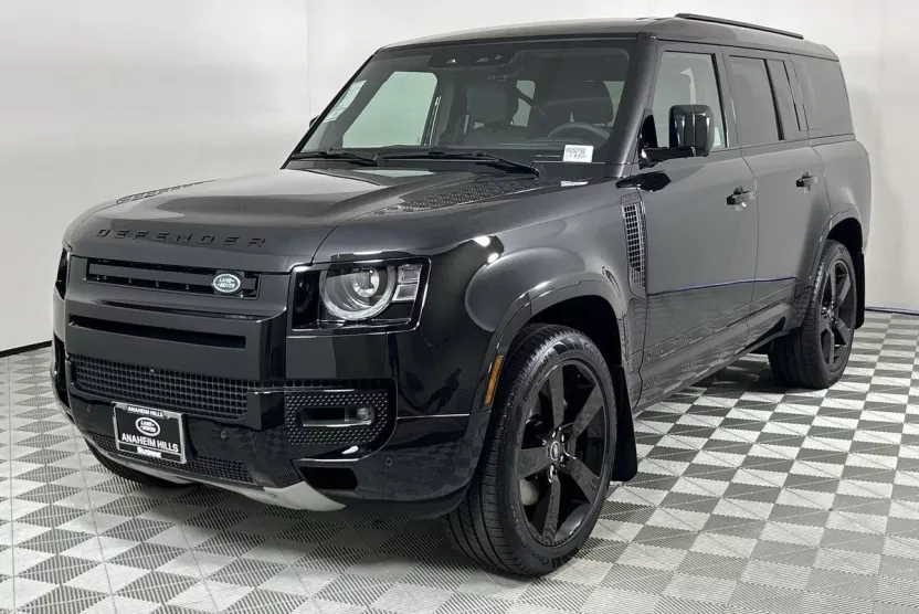 2025 Land Rover Defender 130 X-Dynamic SE photo 1