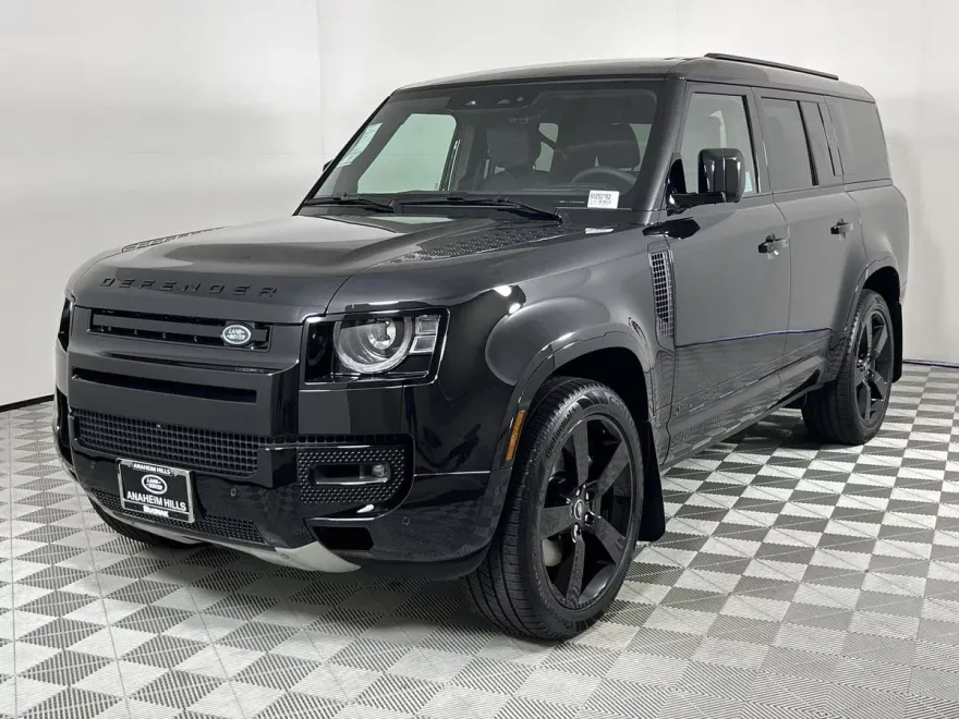 2025 Land Rover Defender 130 X-Dynamic SE photo 1