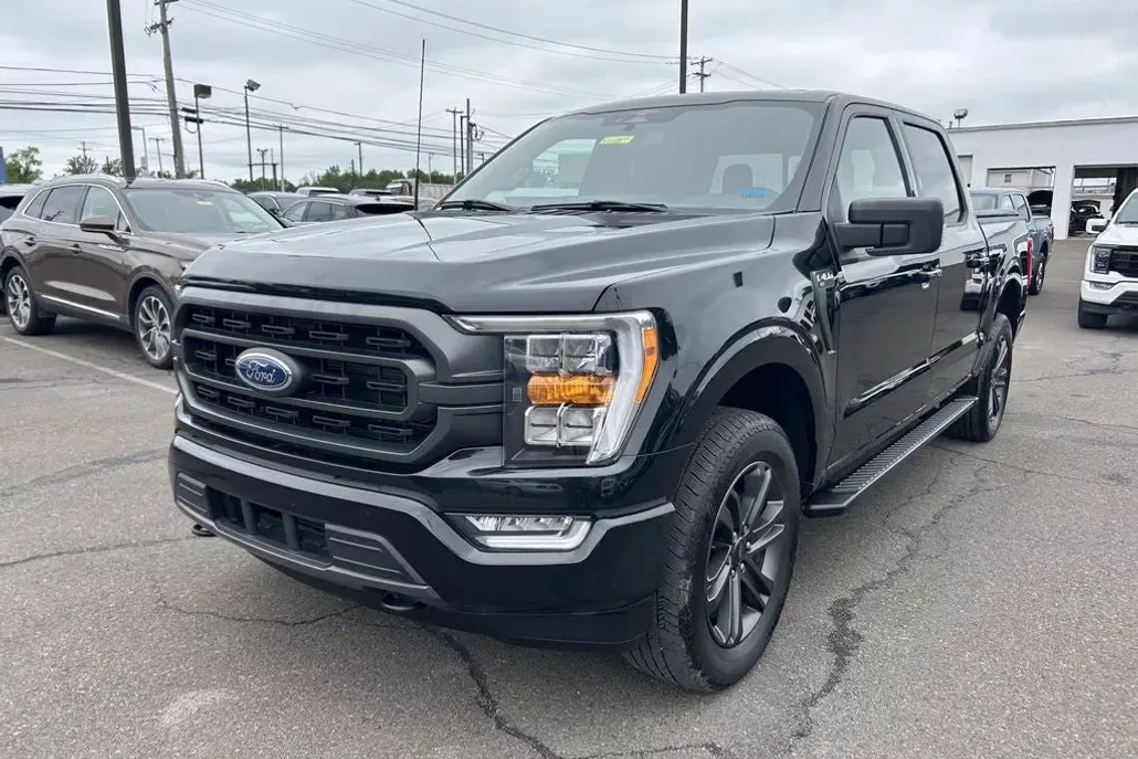 2023 Ford F-150 XLT photo 1