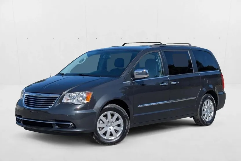 2012 Chrysler Town & Country photo 1