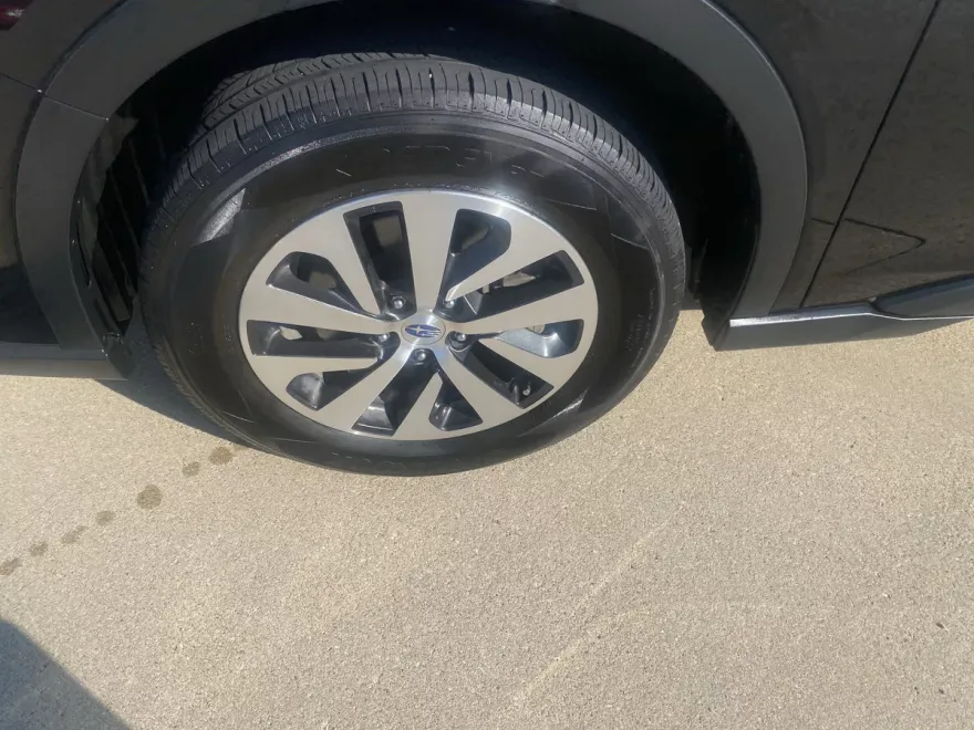 2022 Subaru Outback Premium photo 1