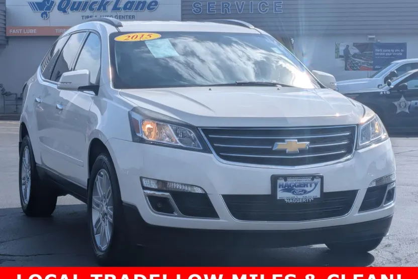 2015 Chevrolet Traverse 1LT photo 1