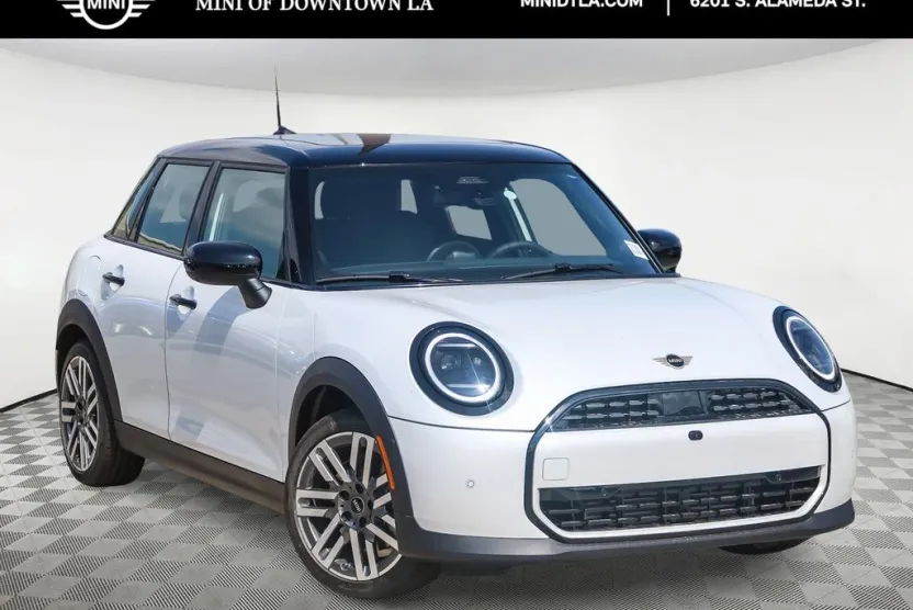 2026 Mini Cooper 4 Door Hardtop Iconic photo 1