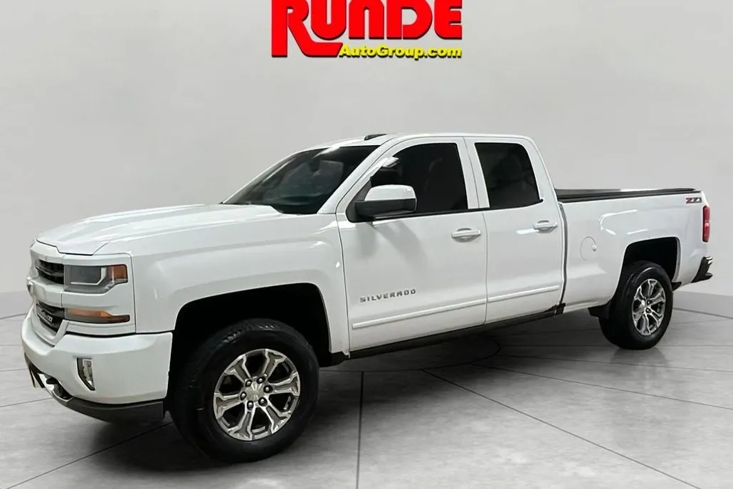 2017 Chevrolet Silverado 1500 LT photo 1