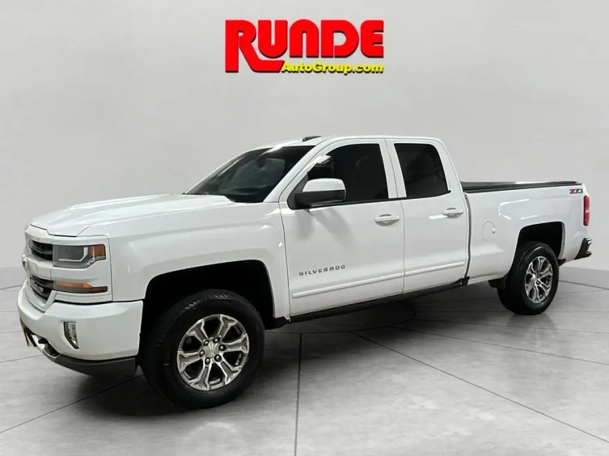 2017 Chevrolet Silverado 1500 LT photo 1