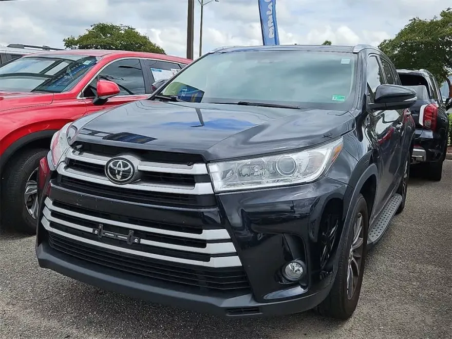 2019 Toyota Highlander XLE photo 1