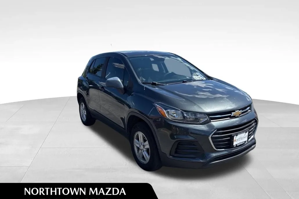 2020 Chevrolet Trax LS photo 1
