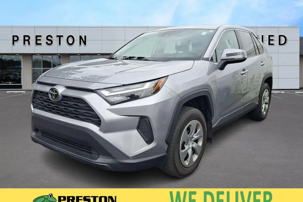 2023 Toyota RAV4 LE photo 1