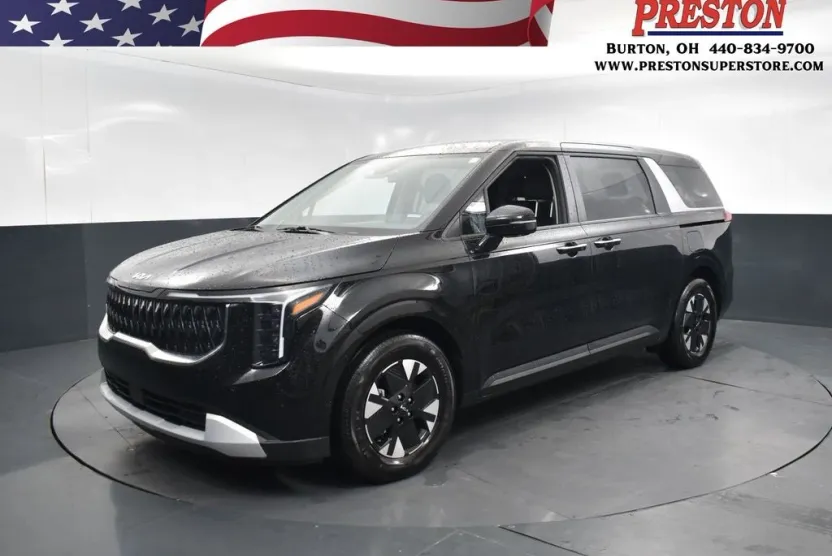 2025 Kia Carnival LXS photo 1