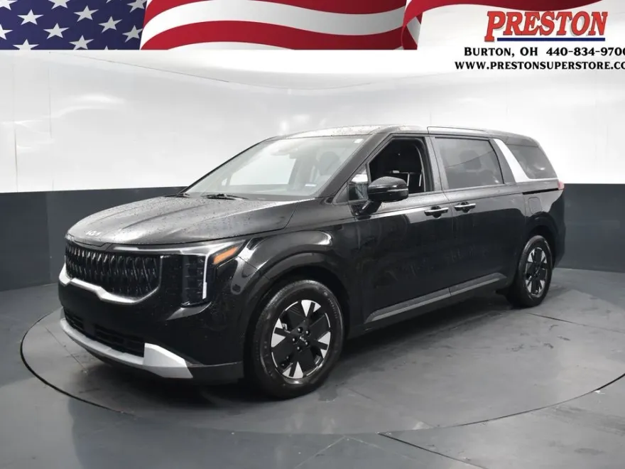 2025 Kia Carnival LXS photo 1
