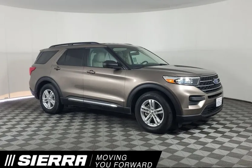 2021 Ford Explorer XLT photo 1