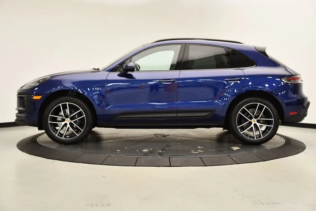 2025 Porsche Macan Base photo 1