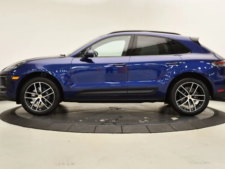 2025 Porsche Macan Base photo 1
