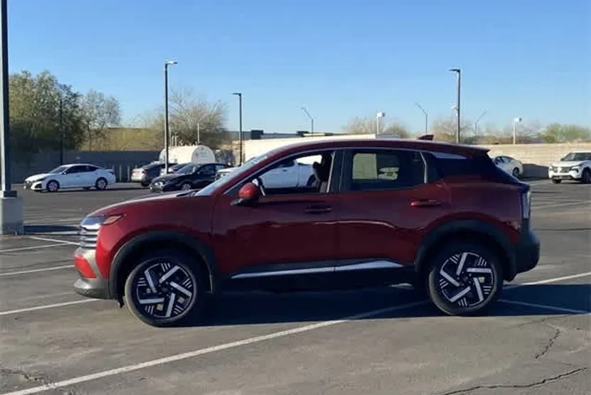 2025 Nissan Kicks SV photo 1
