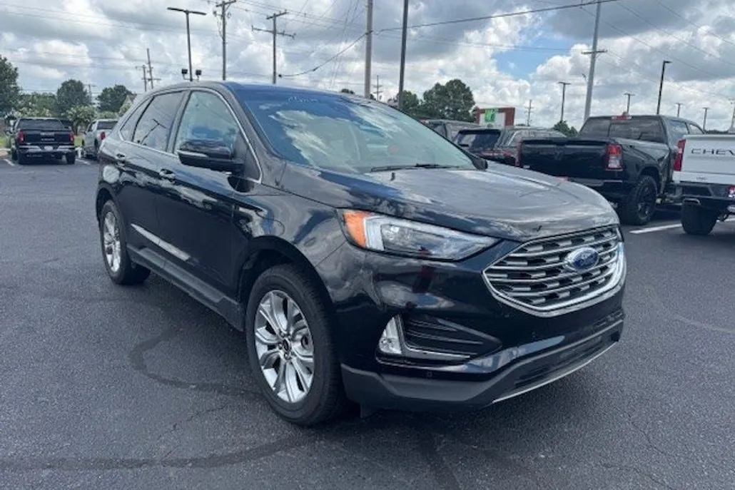 2024 Ford Edge Titanium photo 1
