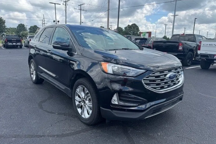 2024 Ford Edge Titanium photo 1