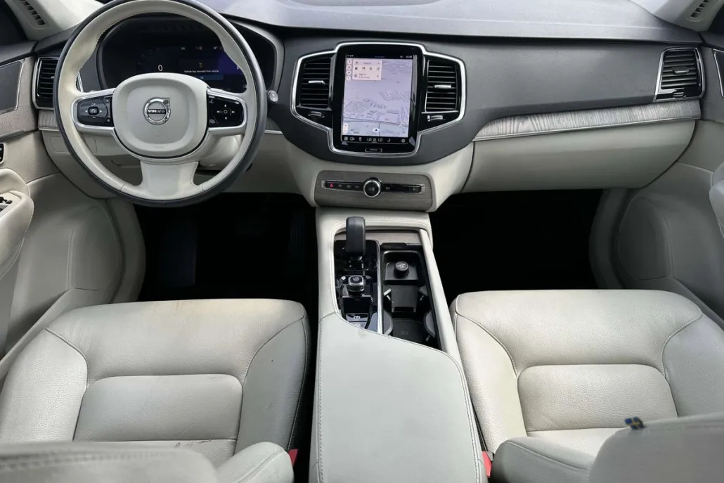 2023 Volvo XC90 AWD Plus photo 1