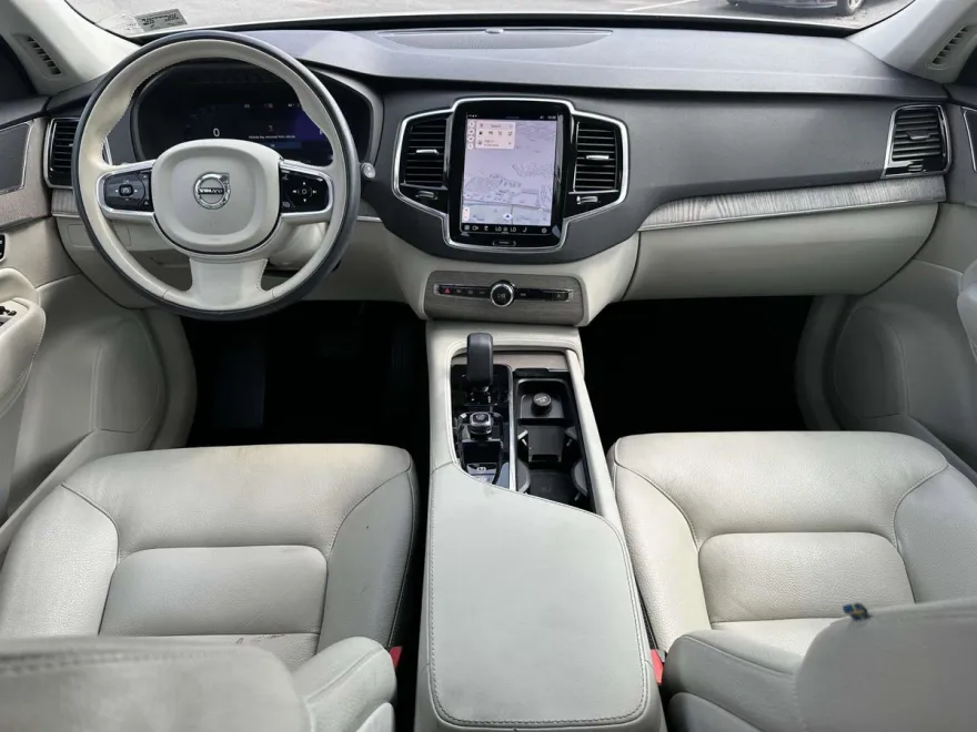 2023 Volvo XC90 AWD Plus photo 1