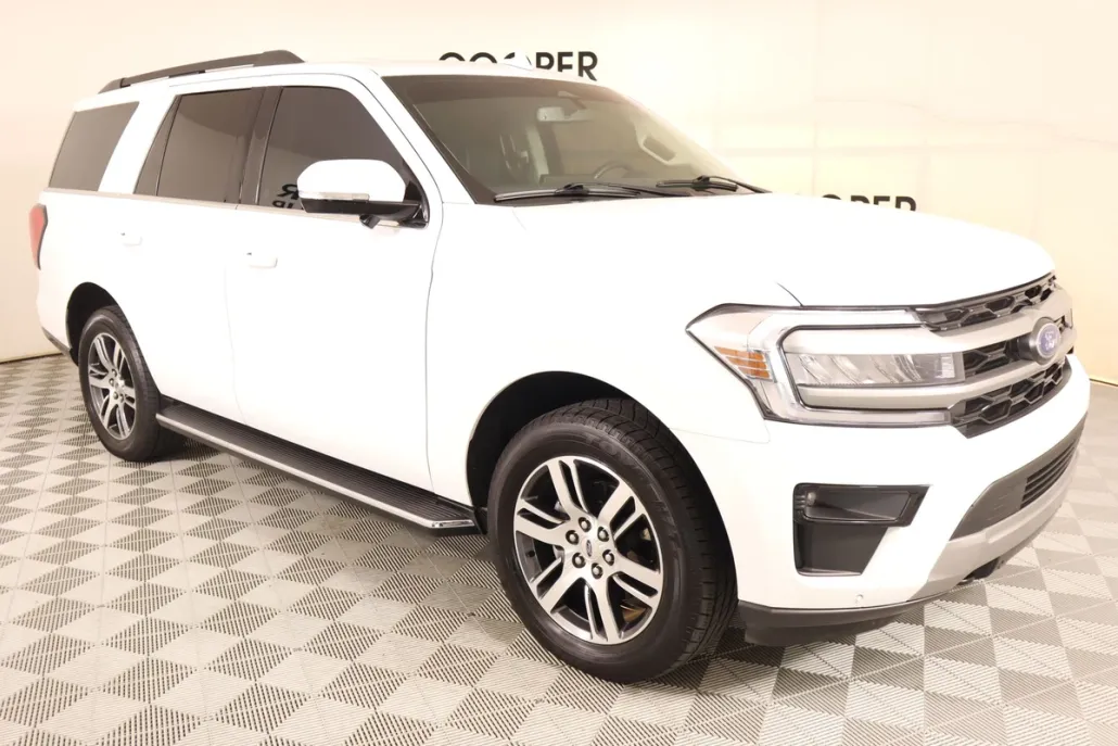 2023 Ford Expedition XLT photo 1