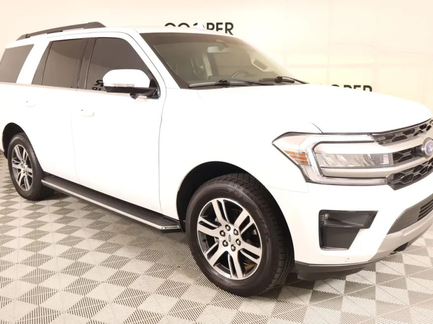 2023 Ford Expedition XLT photo 1
