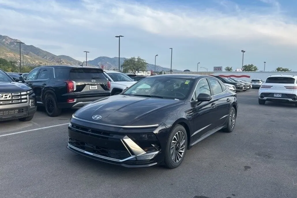 2025 Hyundai Sonata Hybrid Limited photo 1