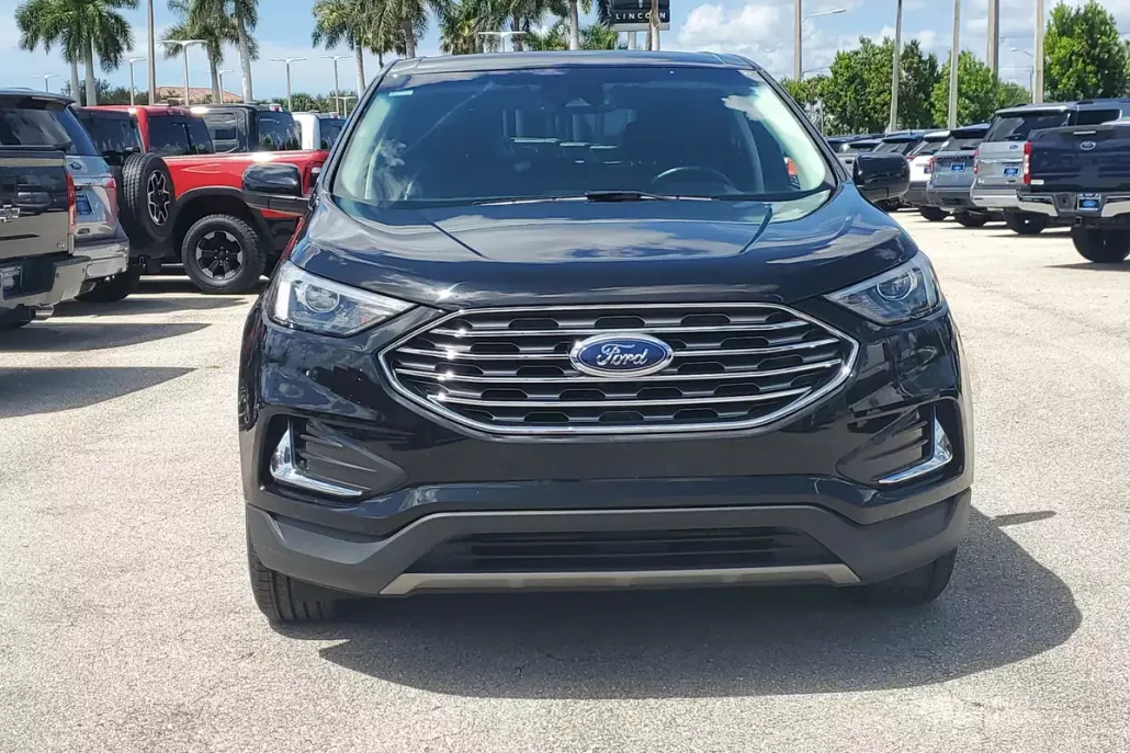 2022 Ford Edge SEL photo 1