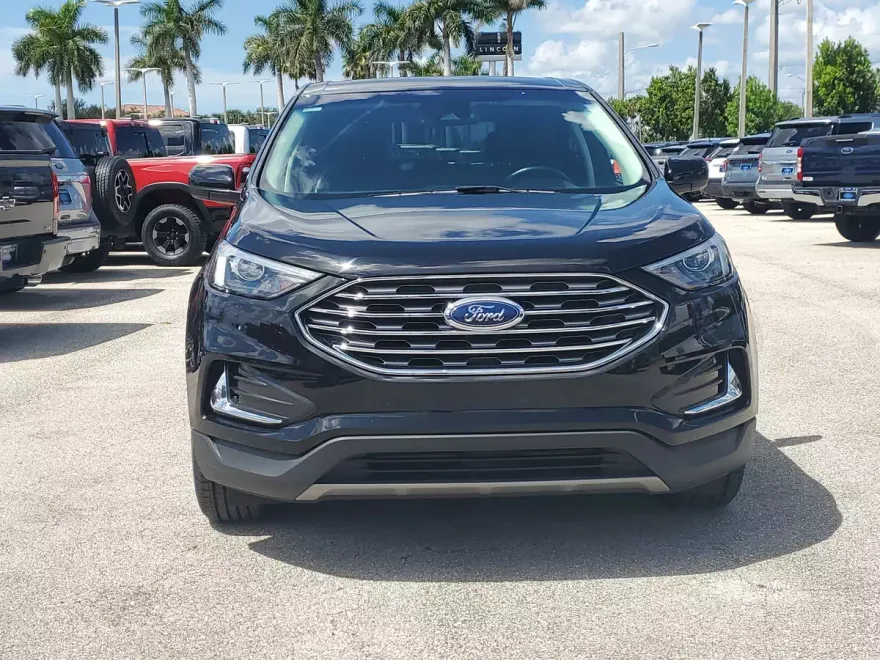 2022 Ford Edge SEL photo 1